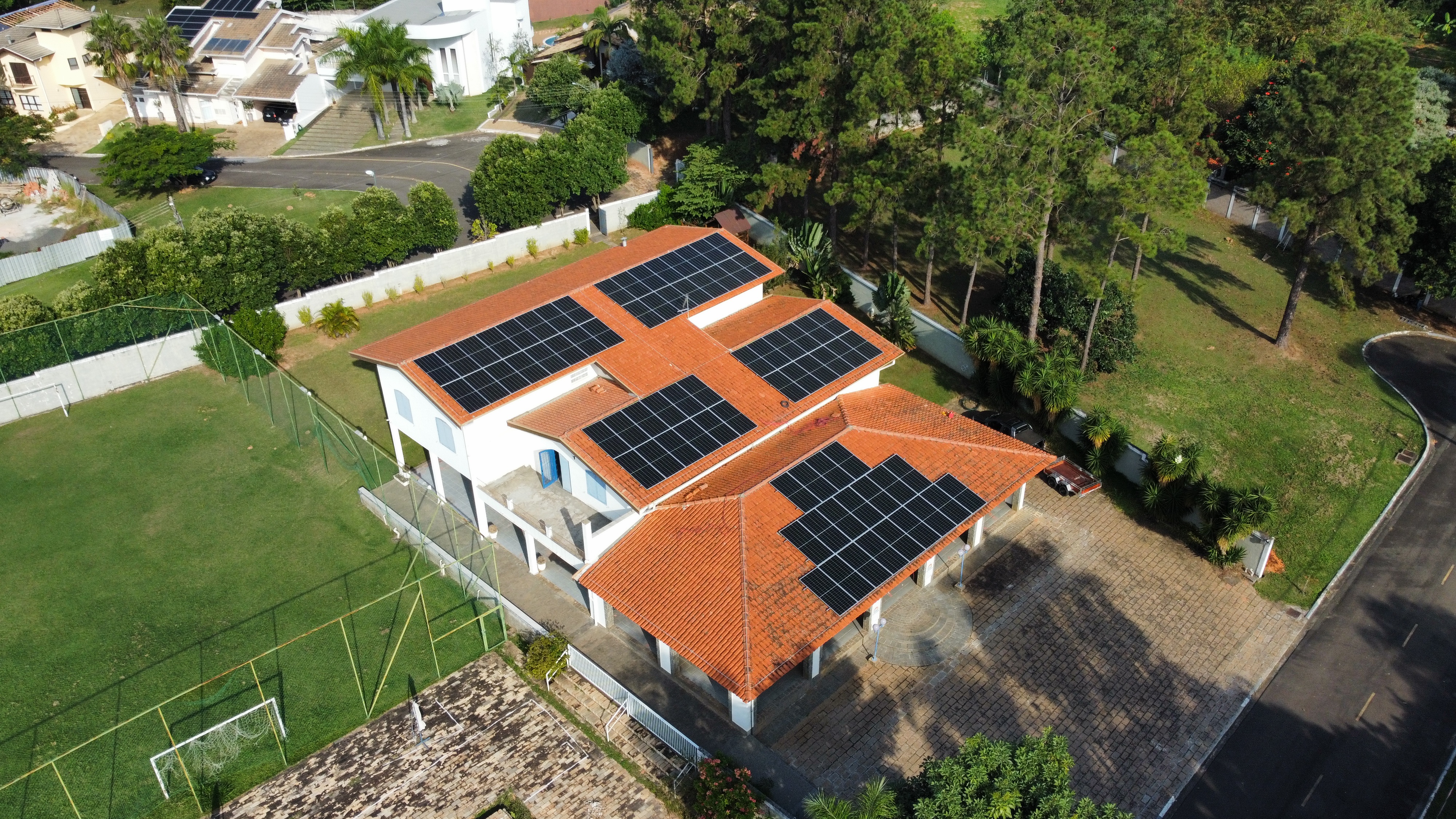 Projeto fotovoltaico comercial em Valinhos-SP